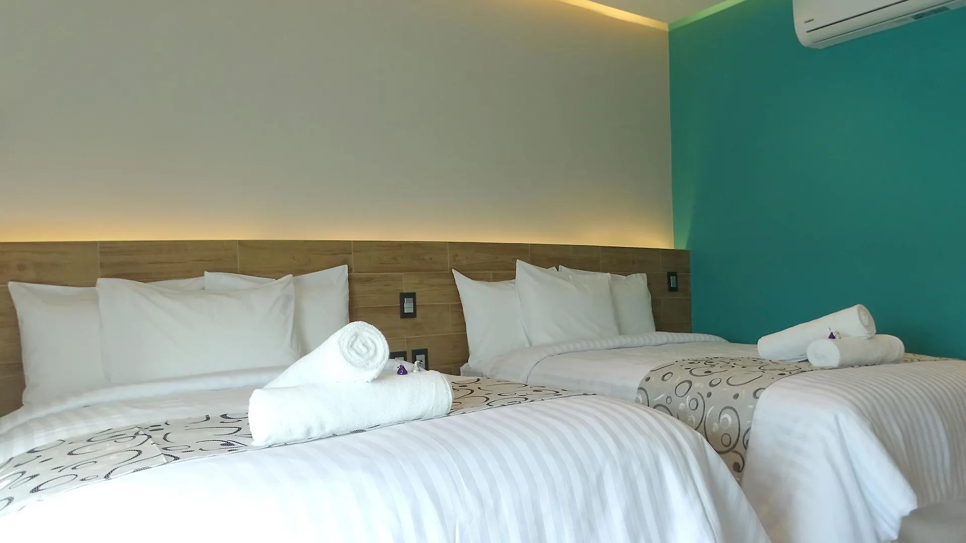 Hotel Kavia Plus Cancún 4*,