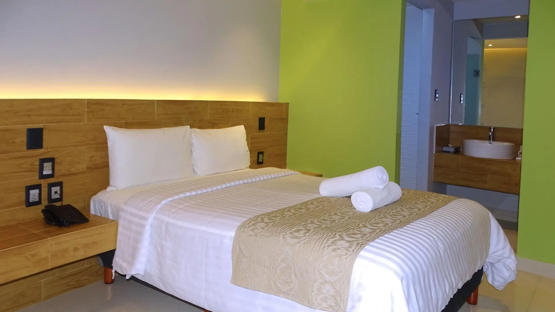 Hotel Kavia Plus Cancun 4*,
